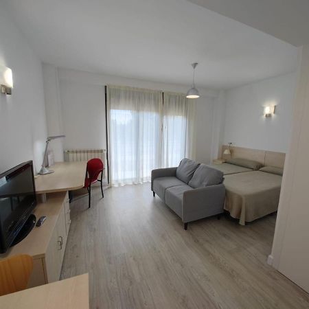 Residencia Universitaria Resa Giner De Los Rios Alcala de Henares Bagian luar foto