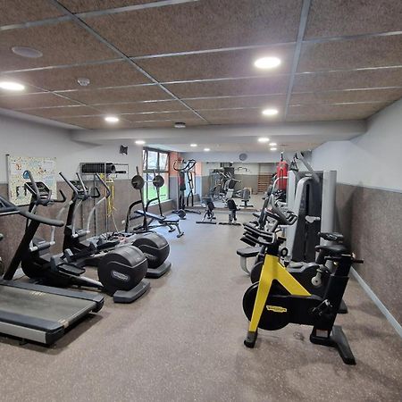 Residencia Universitaria Resa Giner De Los Rios Alcala de Henares Bagian luar foto