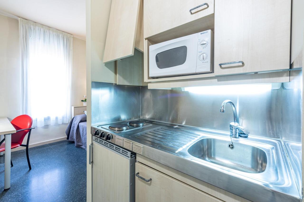 Residencia Universitaria Resa Giner De Los Rios Alcala de Henares Bagian luar foto