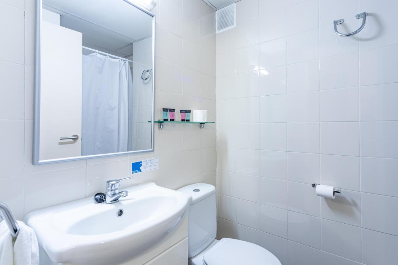 Residencia Universitaria Resa Giner De Los Rios Alcala de Henares Bagian luar foto
