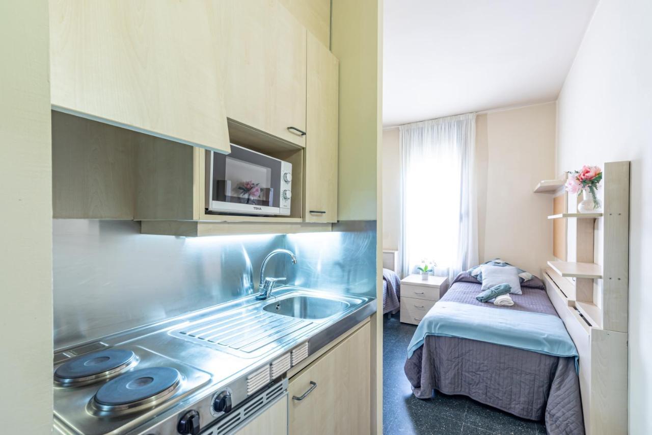 Residencia Universitaria Resa Giner De Los Rios Alcala de Henares Bagian luar foto