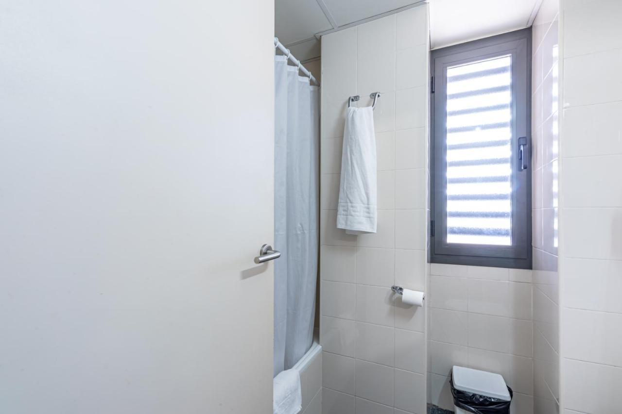 Residencia Universitaria Resa Giner De Los Rios Alcala de Henares Bagian luar foto