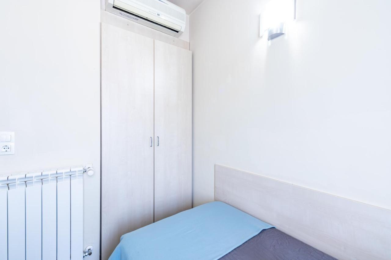 Residencia Universitaria Resa Giner De Los Rios Alcala de Henares Bagian luar foto