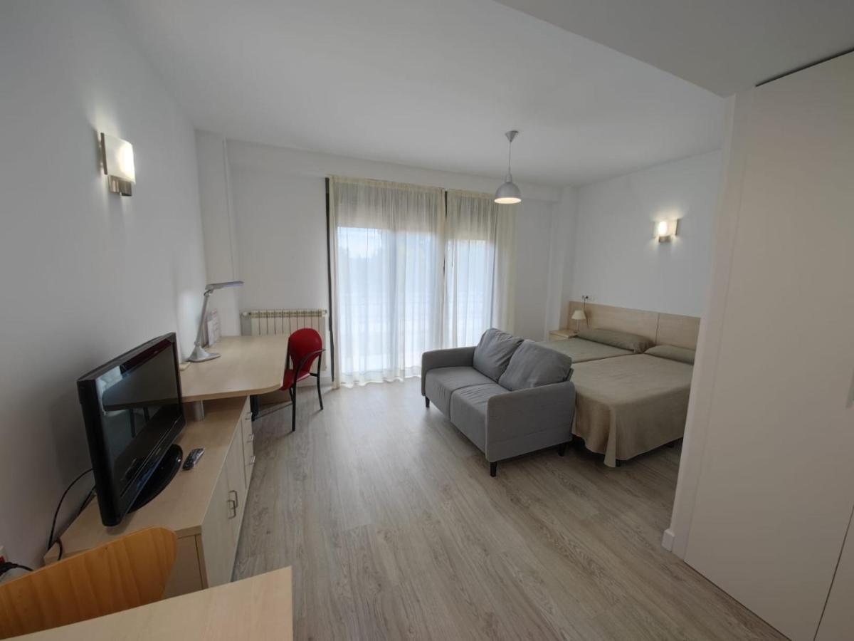 Residencia Universitaria Resa Giner De Los Rios Alcala de Henares Bagian luar foto