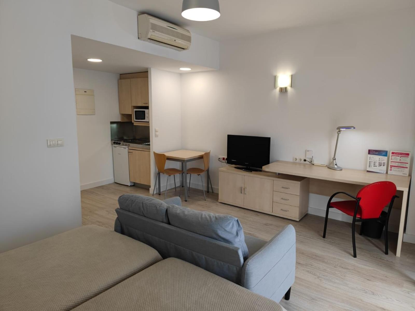 Residencia Universitaria Resa Giner De Los Rios Alcala de Henares Bagian luar foto