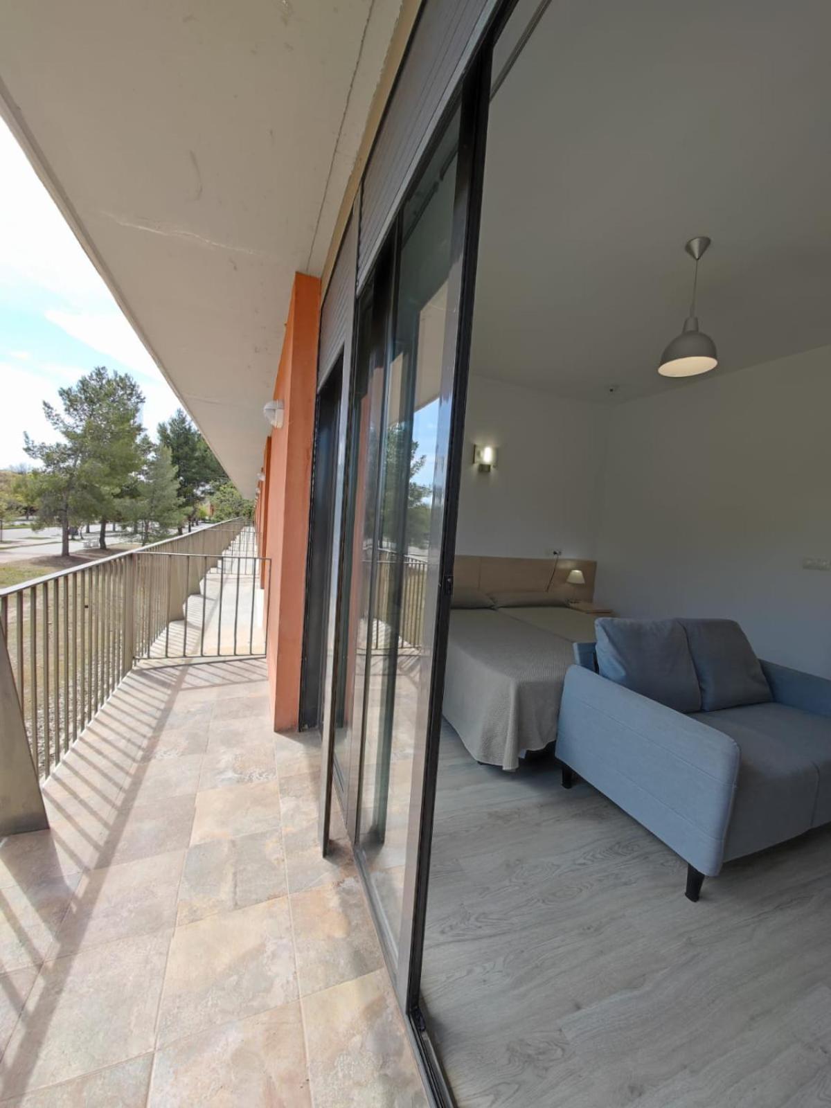 Residencia Universitaria Resa Giner De Los Rios Alcala de Henares Bagian luar foto