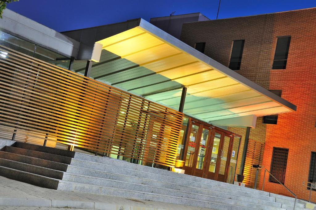 Residencia Universitaria Resa Giner De Los Rios Alcala de Henares Bagian luar foto