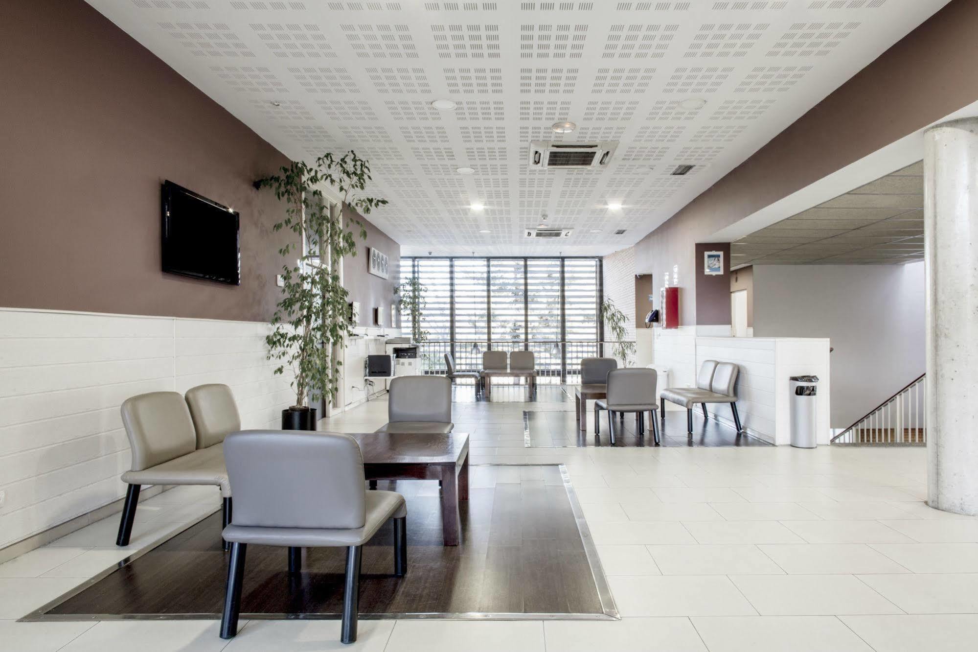 Residencia Universitaria Resa Giner De Los Rios Alcala de Henares Bagian luar foto
