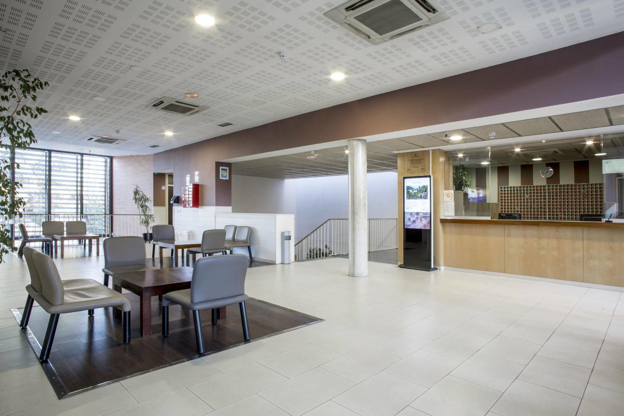 Residencia Universitaria Resa Giner De Los Rios Alcala de Henares Bagian luar foto