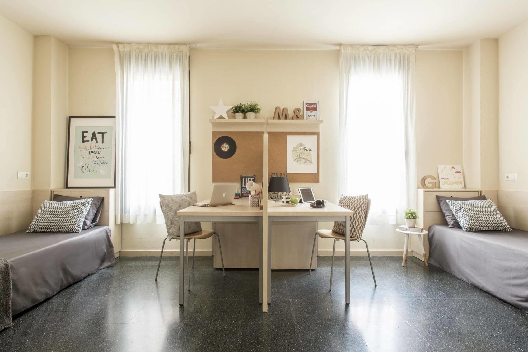 Residencia Universitaria Resa Giner De Los Rios Alcala de Henares Bagian luar foto