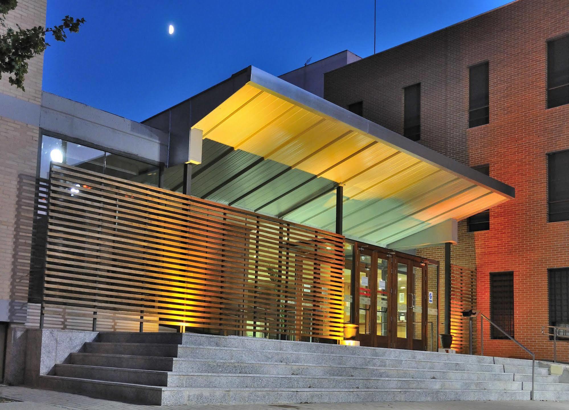 Residencia Universitaria Resa Giner De Los Rios Alcala de Henares Bagian luar foto