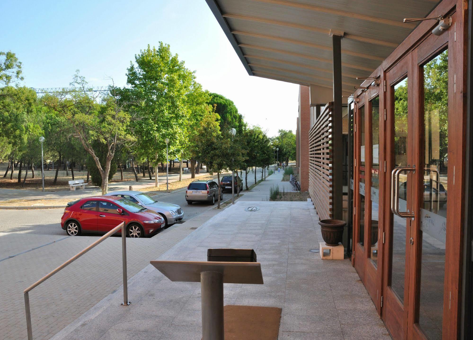 Residencia Universitaria Resa Giner De Los Rios Alcala de Henares Bagian luar foto