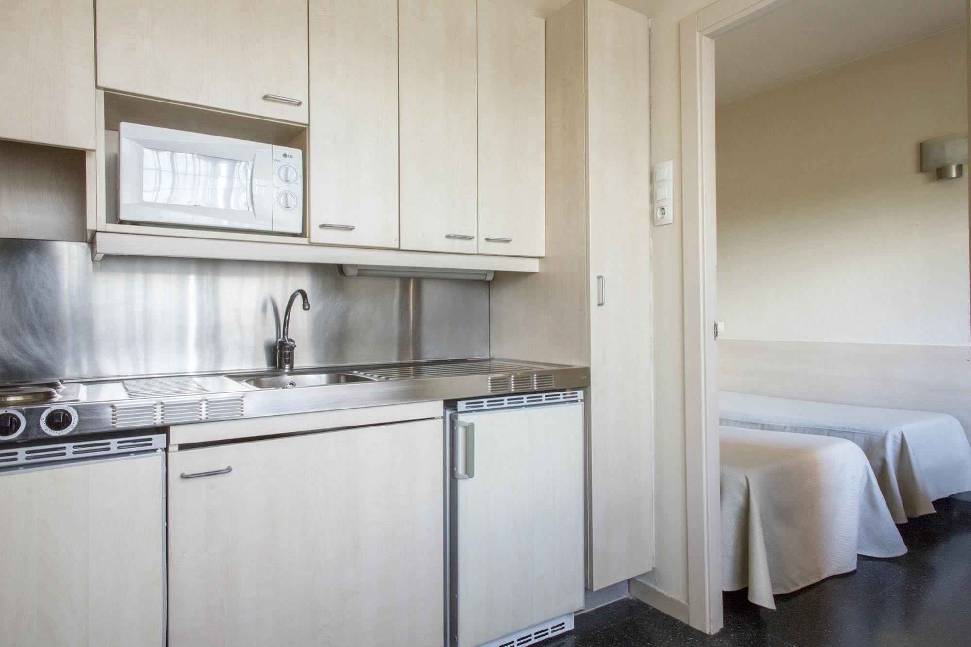 Residencia Universitaria Resa Giner De Los Rios Alcala de Henares Bagian luar foto